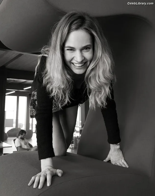 Lily James photo 3 of 1233