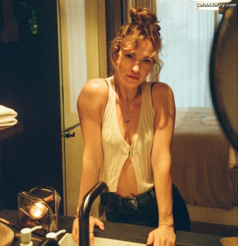 Lily James photo 5 of 1233