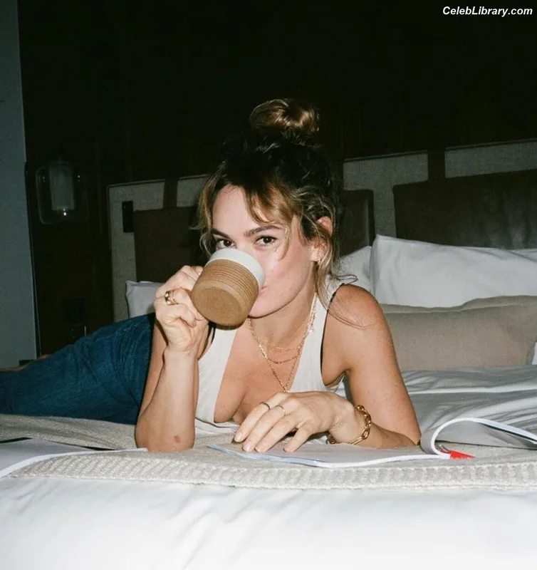 Lily James photo 14 of 1233