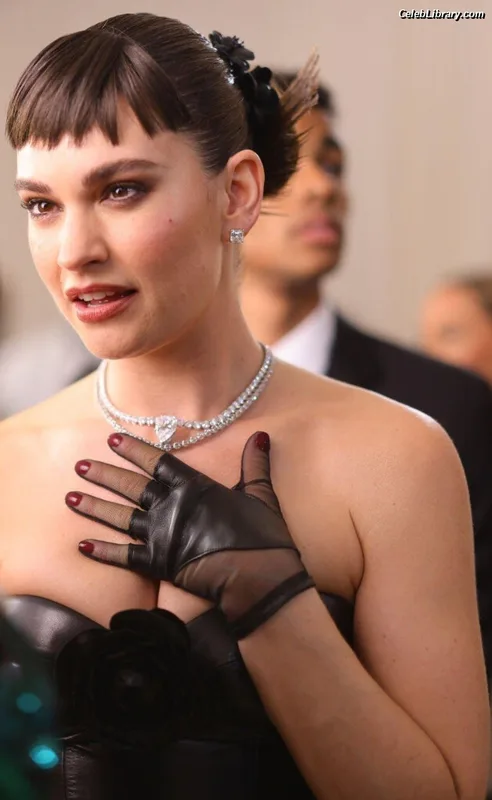 Lily James photo 16 of 1233