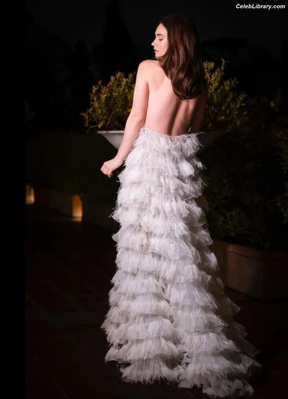 Lily James photo 4 of 1233