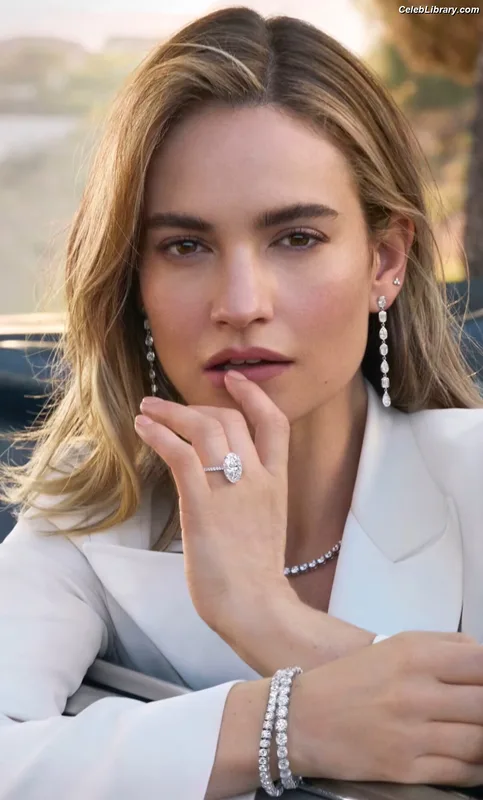 Lily James photo 4 of 1233