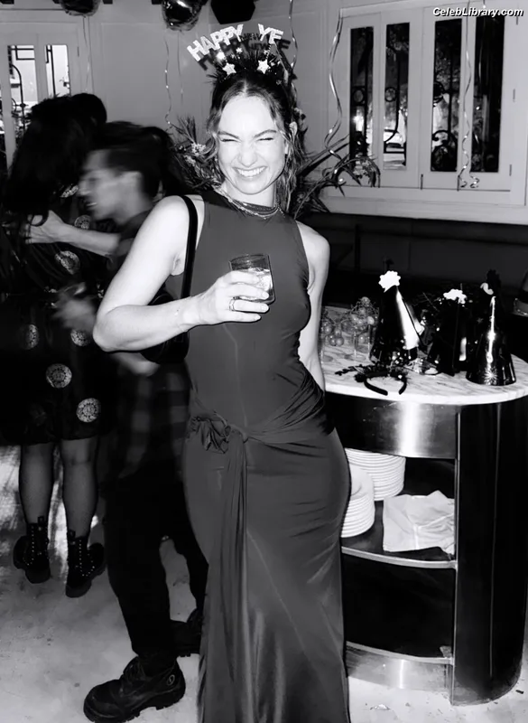 Lily James photo 12 of 1233