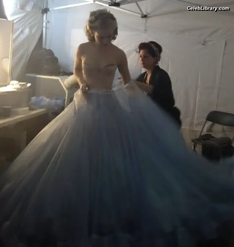 Lily James photo 7 of 1233