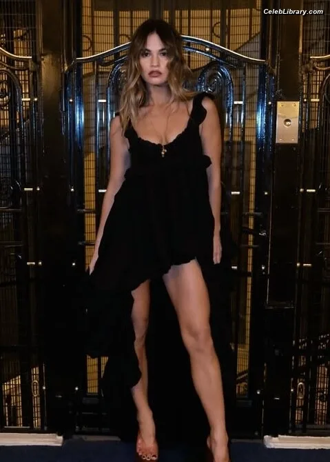 Lily James photo 14 of 1233