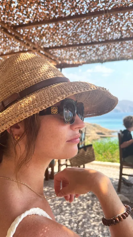Lily James photo 17 of 1233
