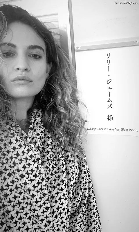 Lily James photo 5 of 1233