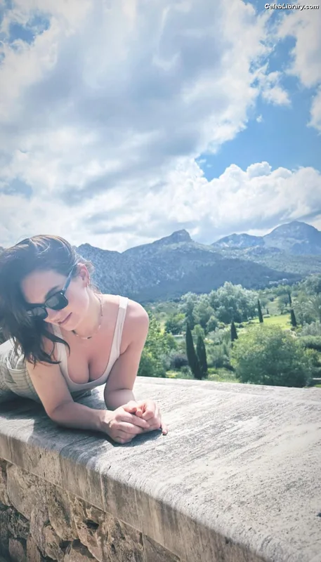 Lily James photo 9 of 1233