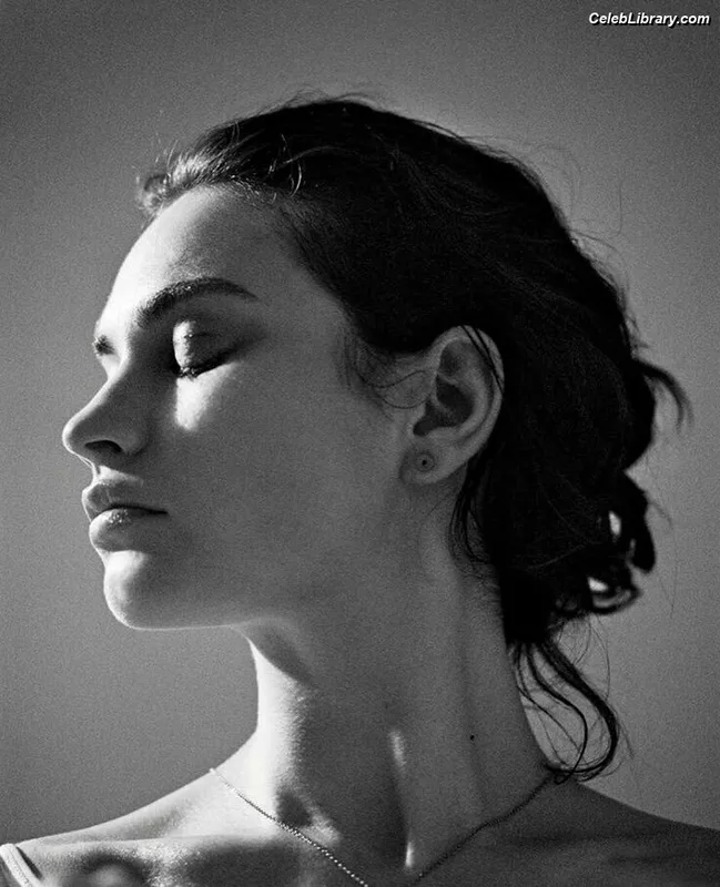 Lily James photo 18 of 1233