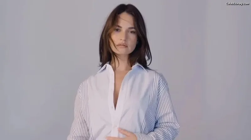 Lily James photo 24 of 1233