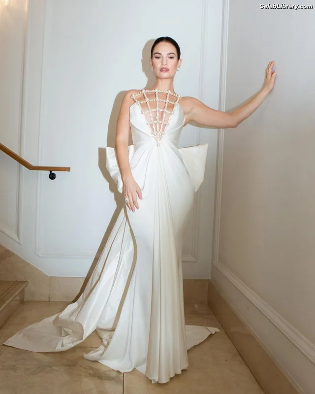 Lily James photo 1 of 1233