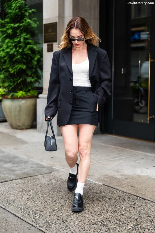 Lily James photo 11 of 1233