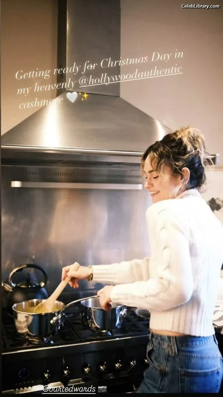 Lily James photo 23 of 1233