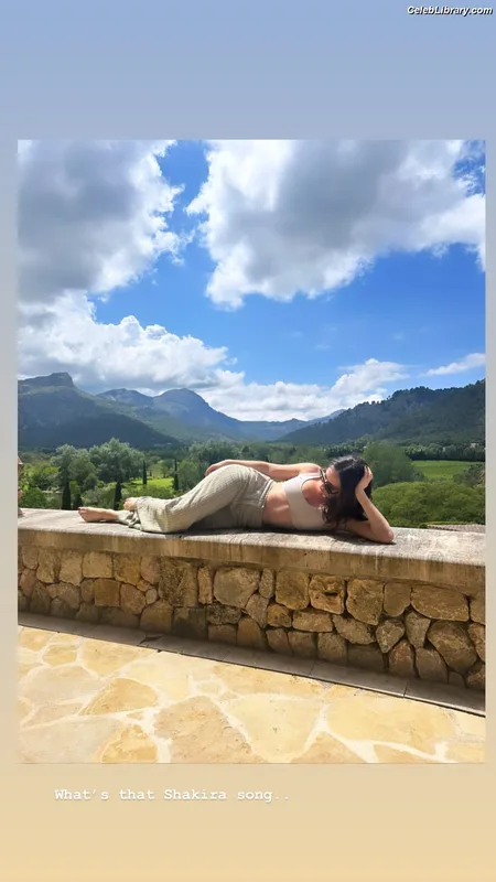 Lily James photo 3 of 1233