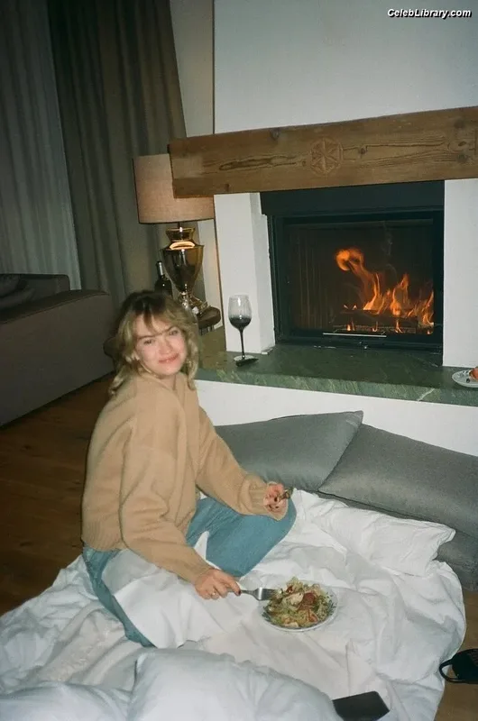 Lily James photo 17 of 1233