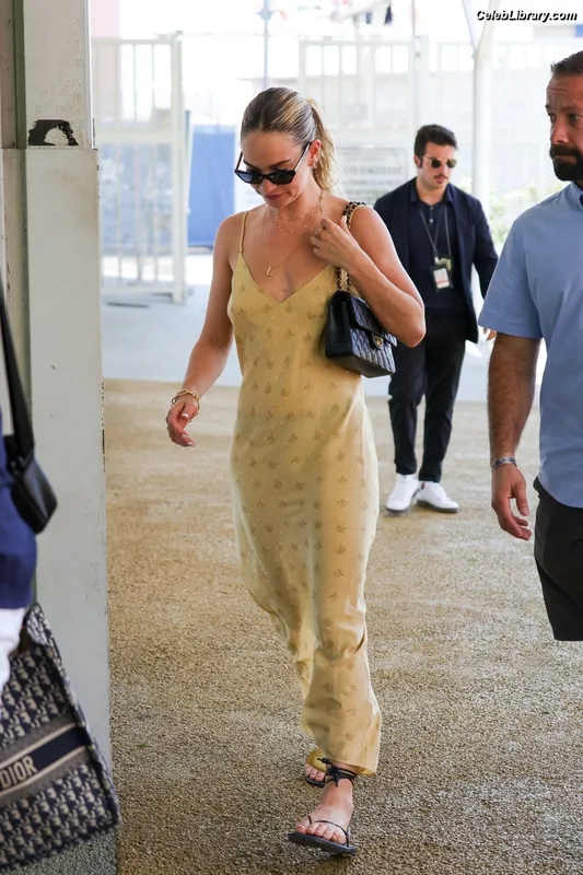 Lily James photo 19 of 1233