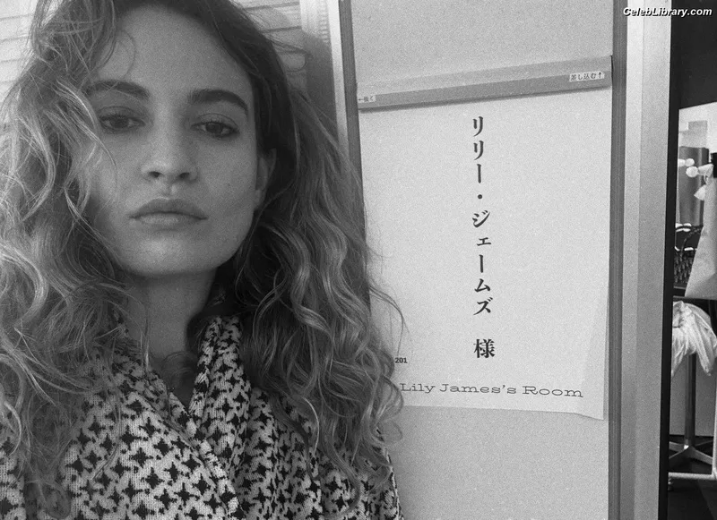 Lily James photo 3 of 1233