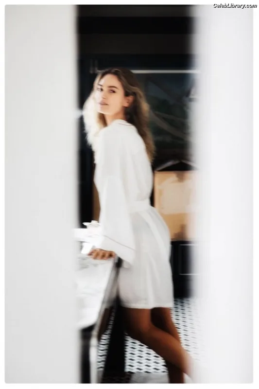 Lily James photo 8 of 1233