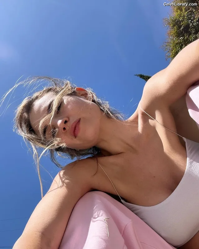 Lily James photo 17 of 1233