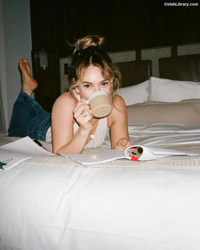 Lily James photo 7 of 1233