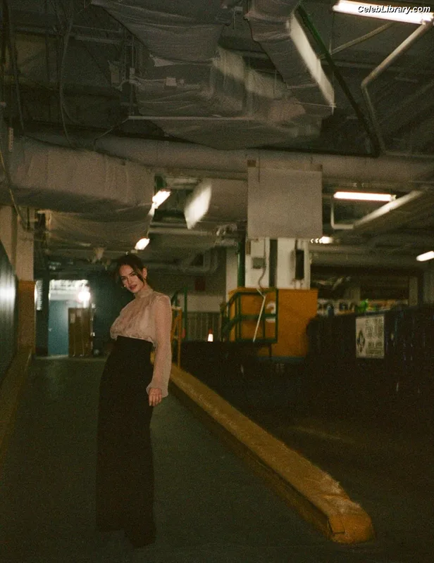 Lily James photo 24 of 1233
