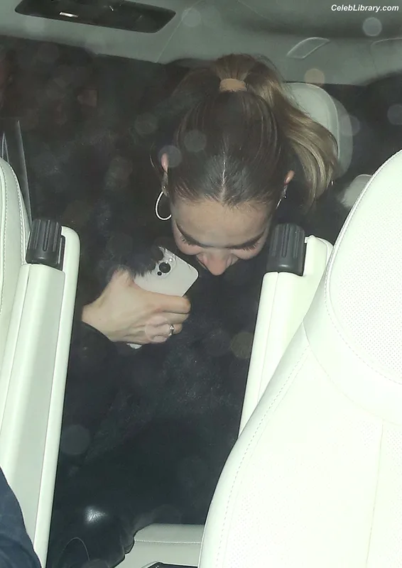 Lily James photo 4 of 1233