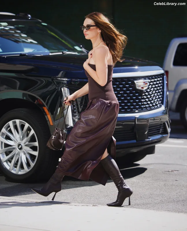 Lily James photo 1 of 1233