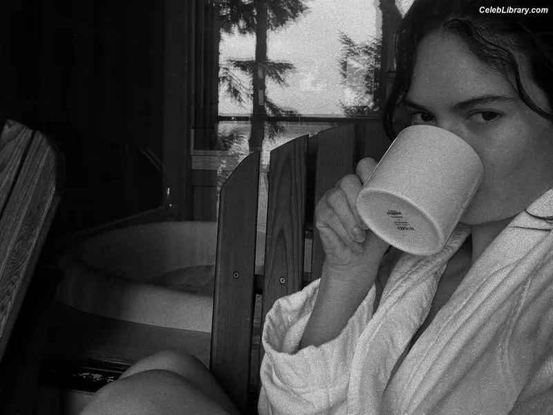 Lily James photo 5 of 1233