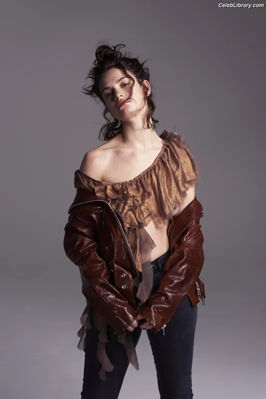 Lily James photo 13 of 1233