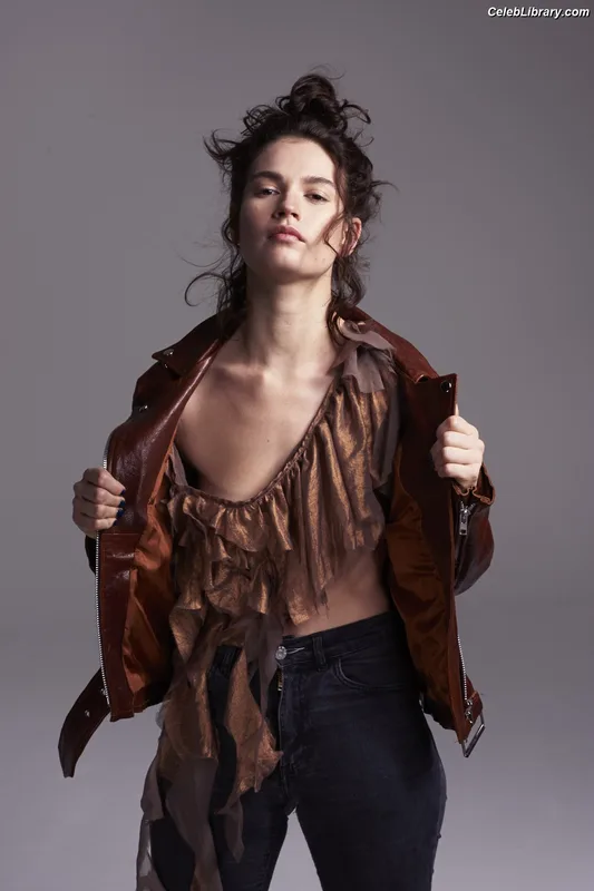 Lily James photo 20 of 1233