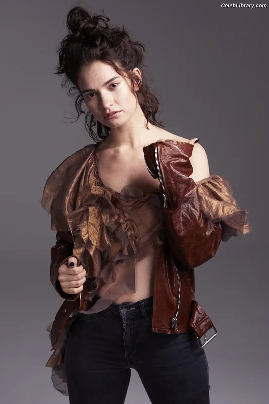 Lily James photo 4 of 1233