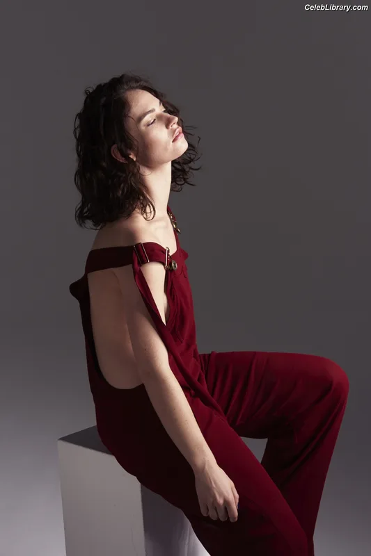 Lily James photo 8 of 1233