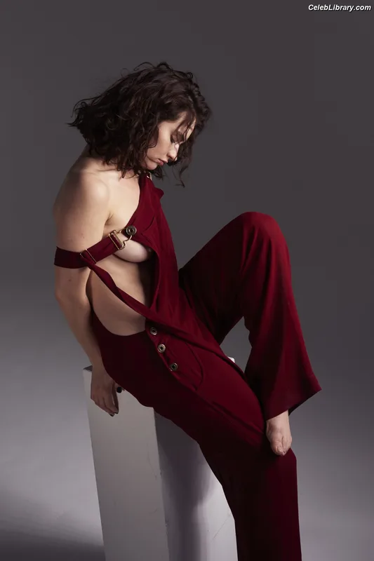 Lily James photo 11 of 1233