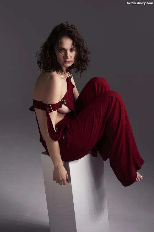 Lily James photo 13 of 1233