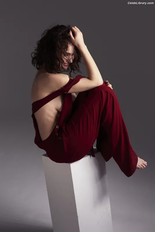 Lily James photo 14 of 1233