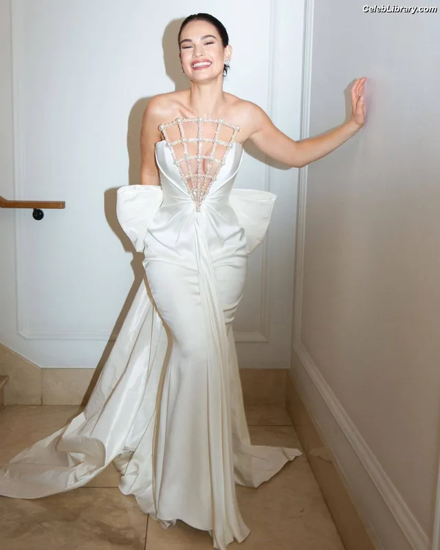 Lily James photo 6 of 1233