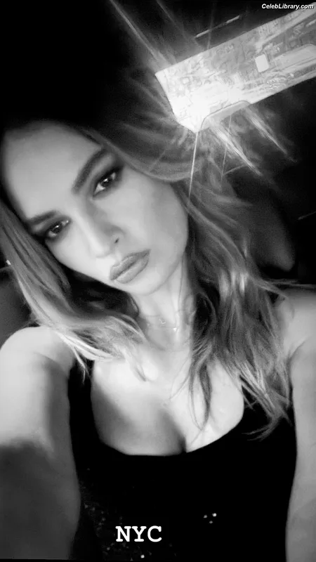 Lily James photo 18 of 1233
