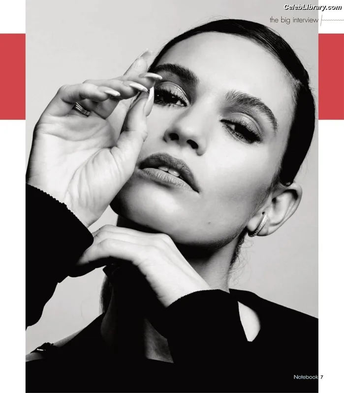Lily James photo 4 of 1233