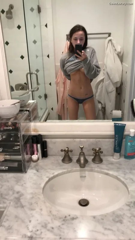 Lily Mo Sheen photo 20 of 325