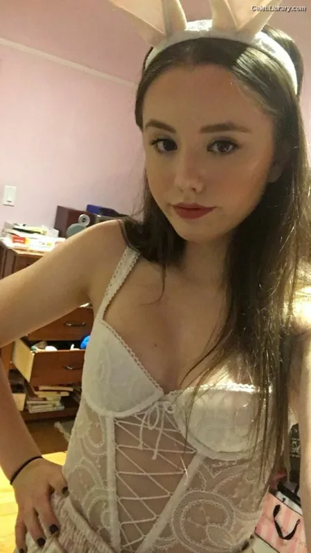 Lily Mo Sheen photo 21 of 325