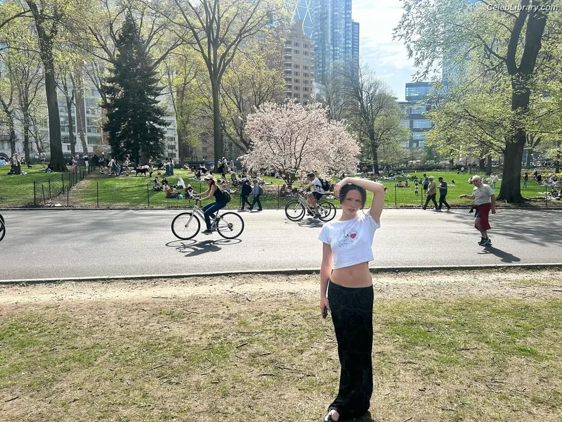 Lily Mo Sheen photo 10 of 325