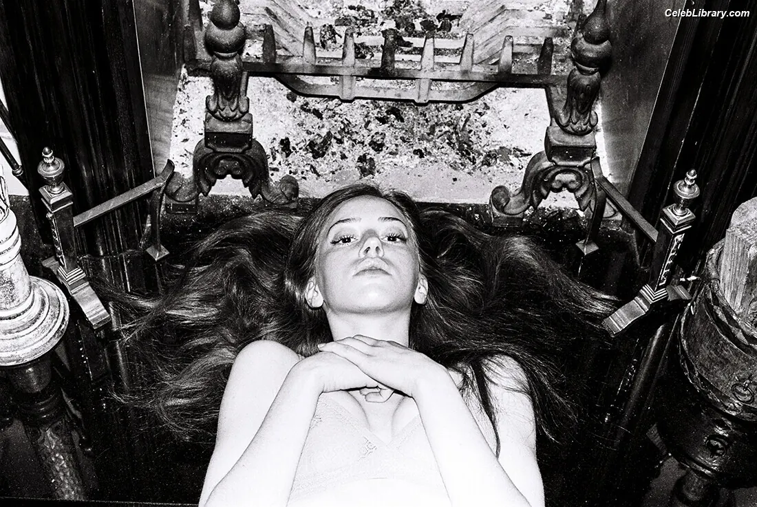Lily Newmark photo 1 of 390