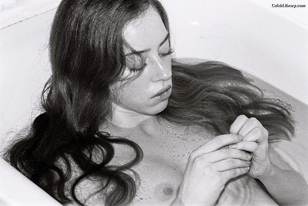 Lily Newmark photo 4 of 390