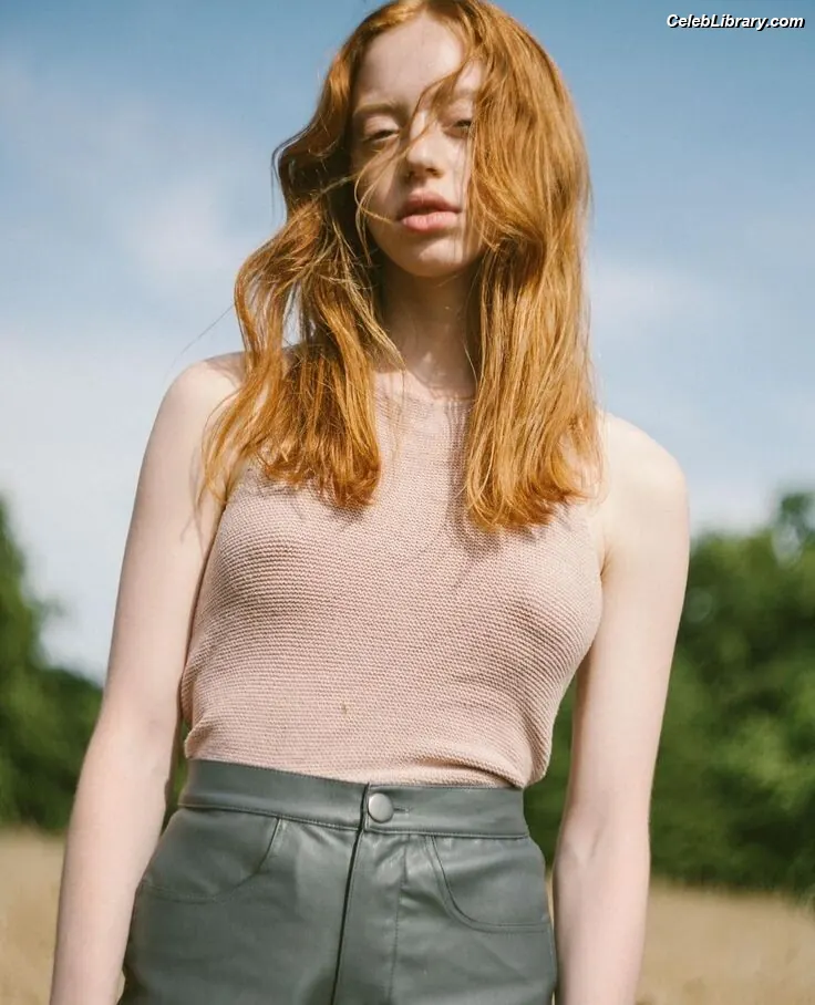 Lily Newmark photo 15 of 390