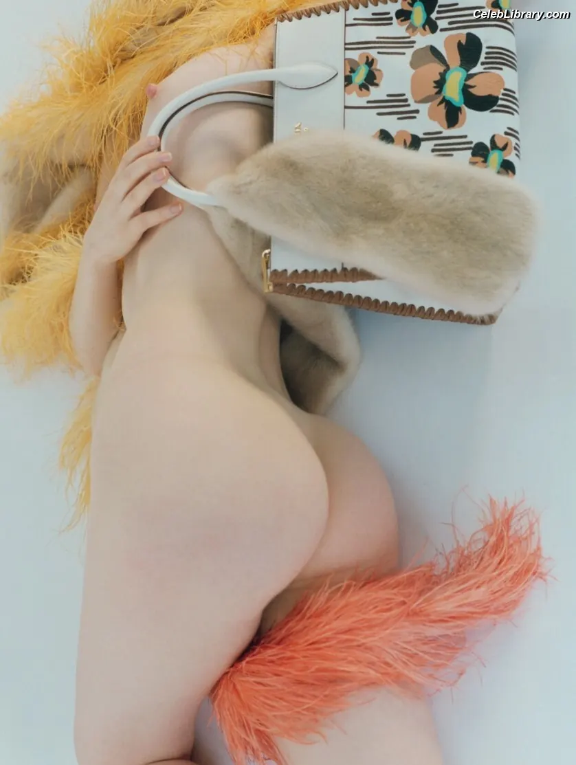 Lily Newmark photo 17 of 390