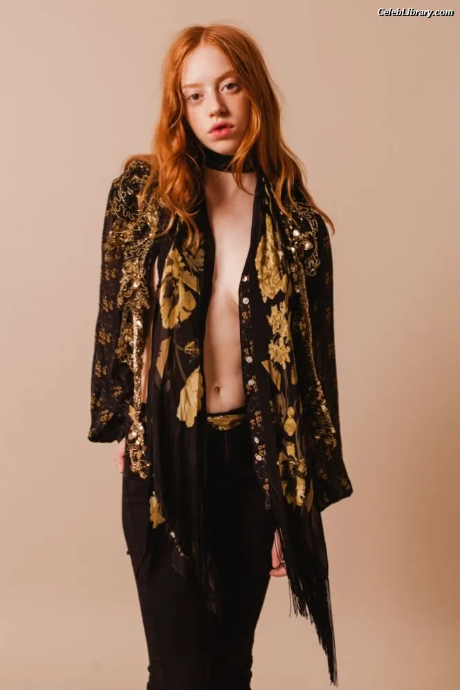 Lily Newmark photo 7 of 390