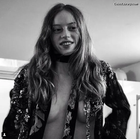 Lily Newmark photo 24 of 390