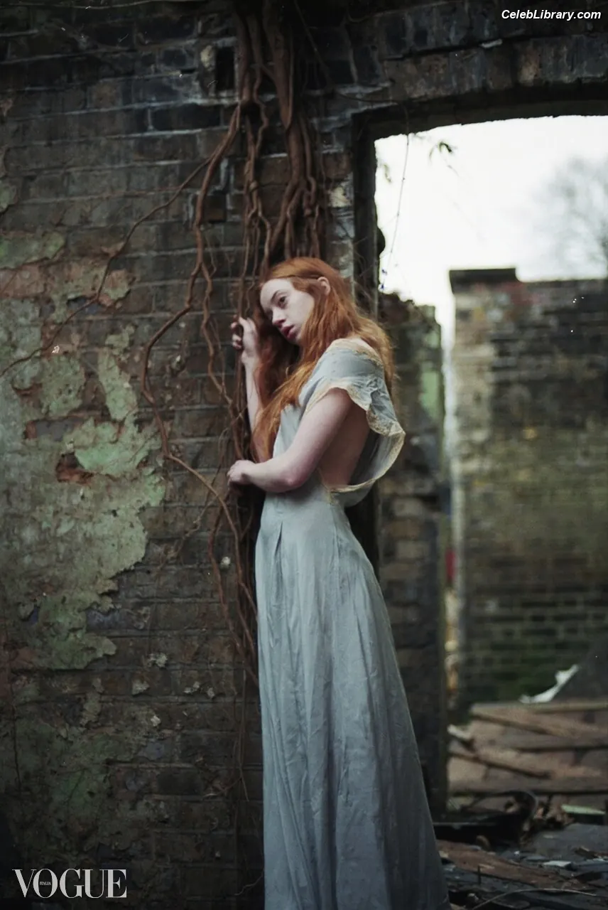 Lily Newmark photo 2 of 390