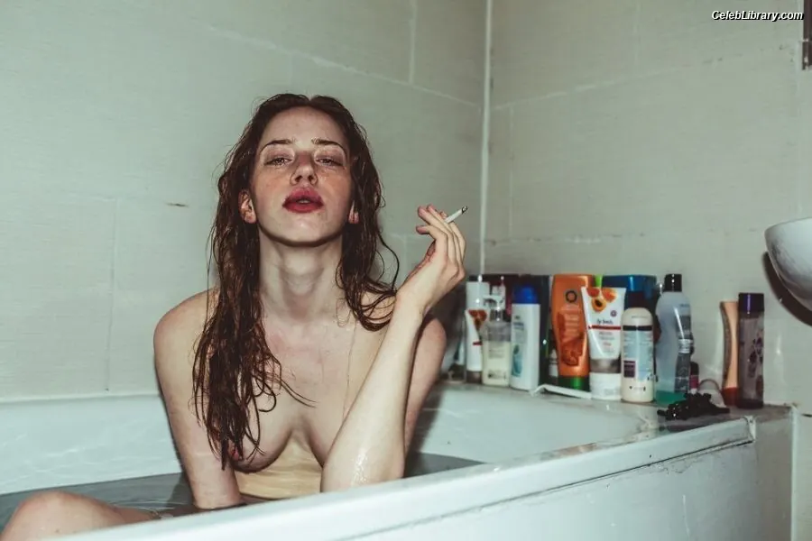 Lily Newmark photo 16 of 390