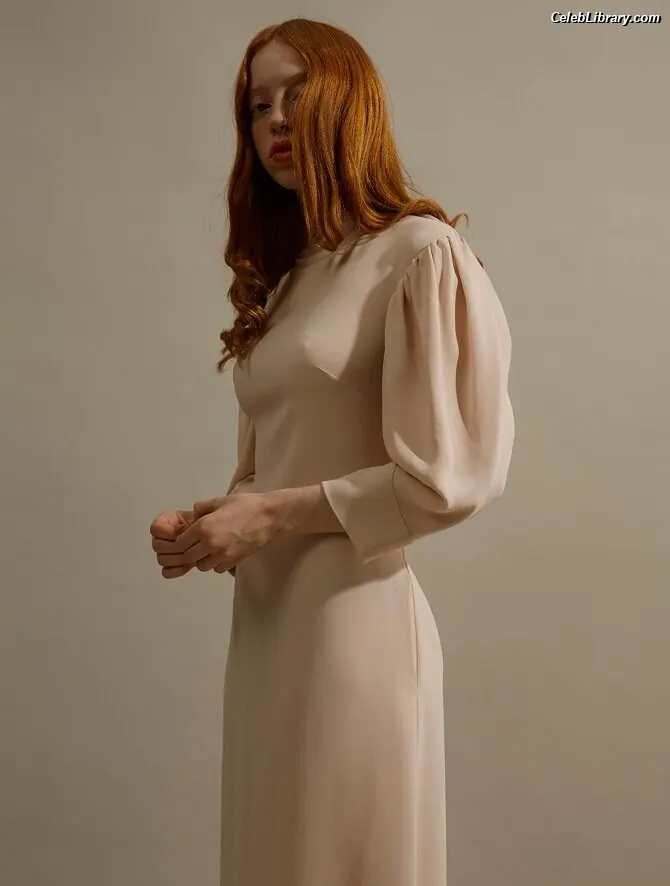 Lily Newmark photo 6 of 390